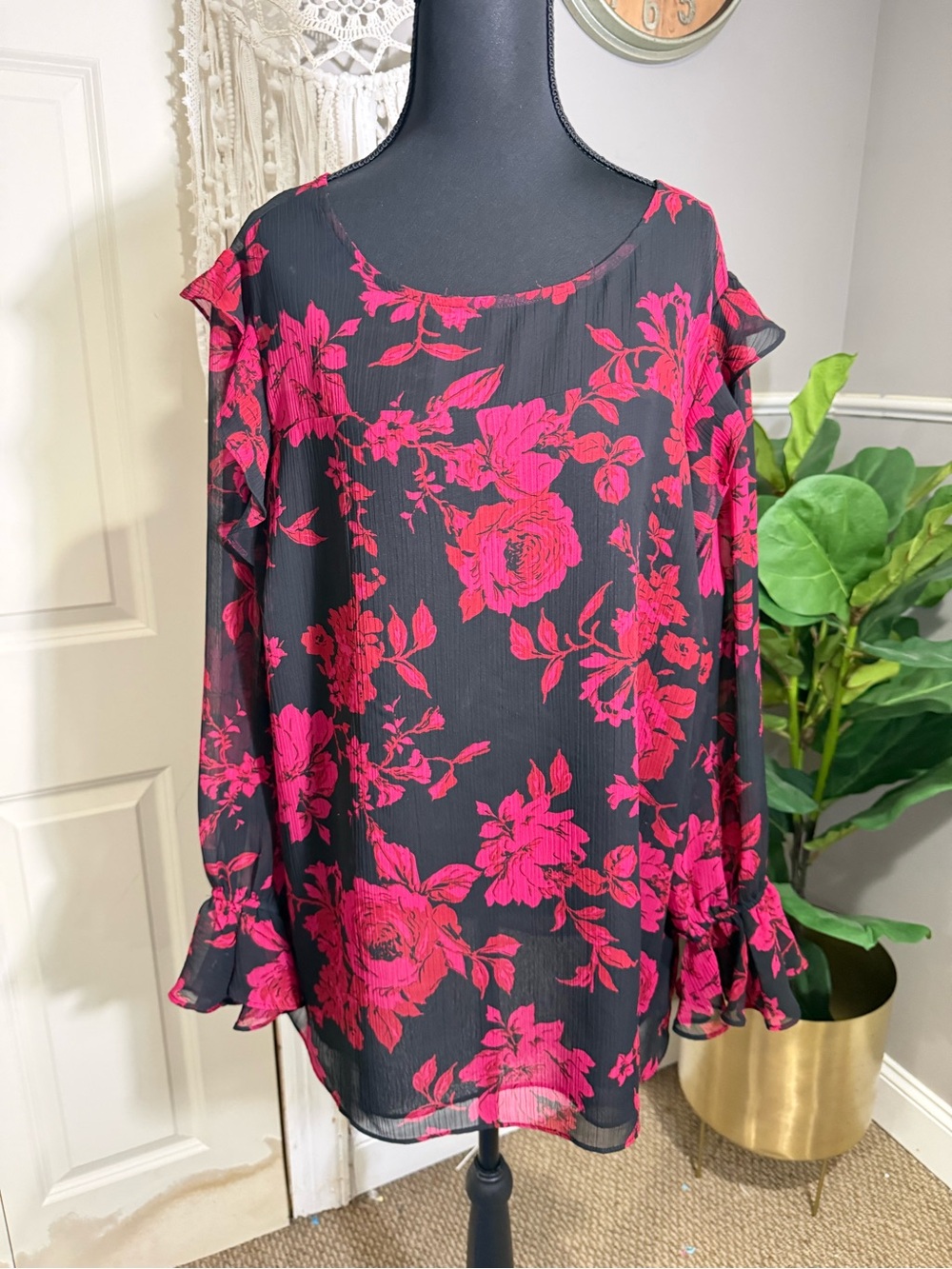 Roz & Ali Black Blouse with Pink Floral Print size 2x plus size